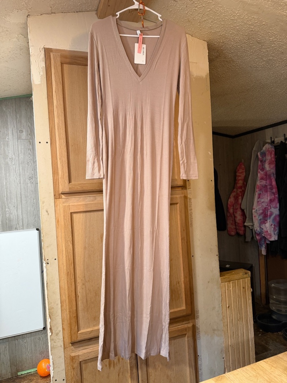 ReoRia Long V-Neck Maxi Dress in Blush Pink(6)